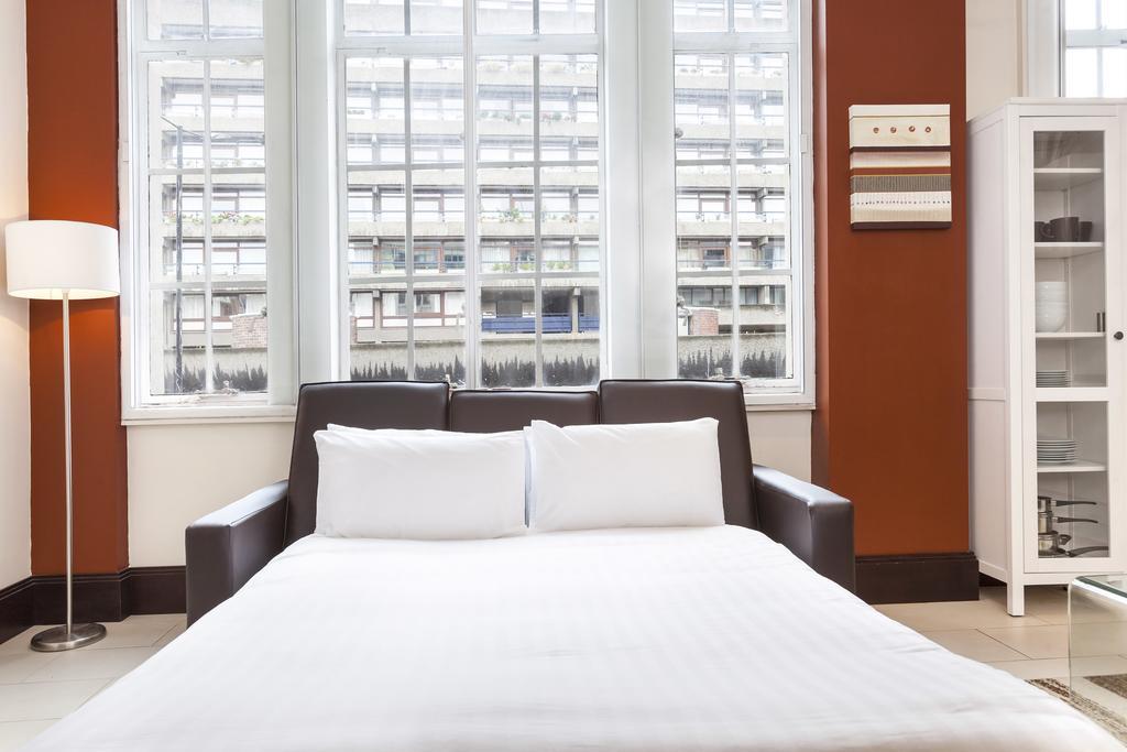 Club Living - Barbican Apartments Лондон Экстерьер фото