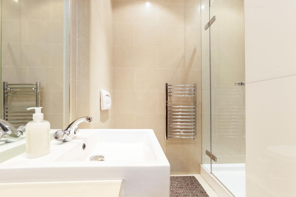 Club Living - Barbican Apartments Лондон Экстерьер фото
