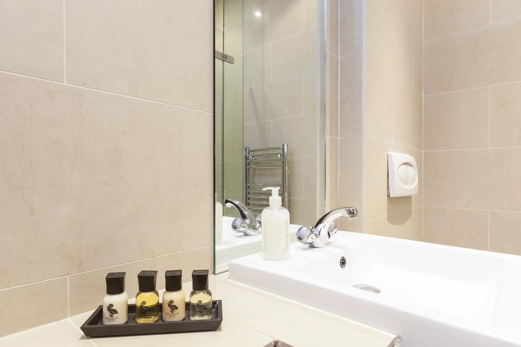 Club Living - Barbican Apartments Лондон Экстерьер фото