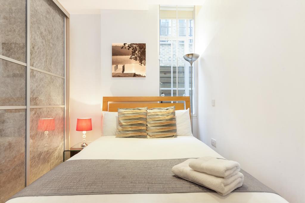 Club Living - Barbican Apartments Лондон Экстерьер фото