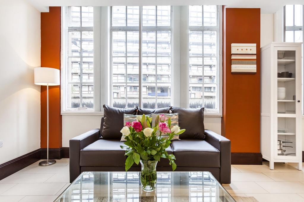 Club Living - Barbican Apartments Лондон Экстерьер фото