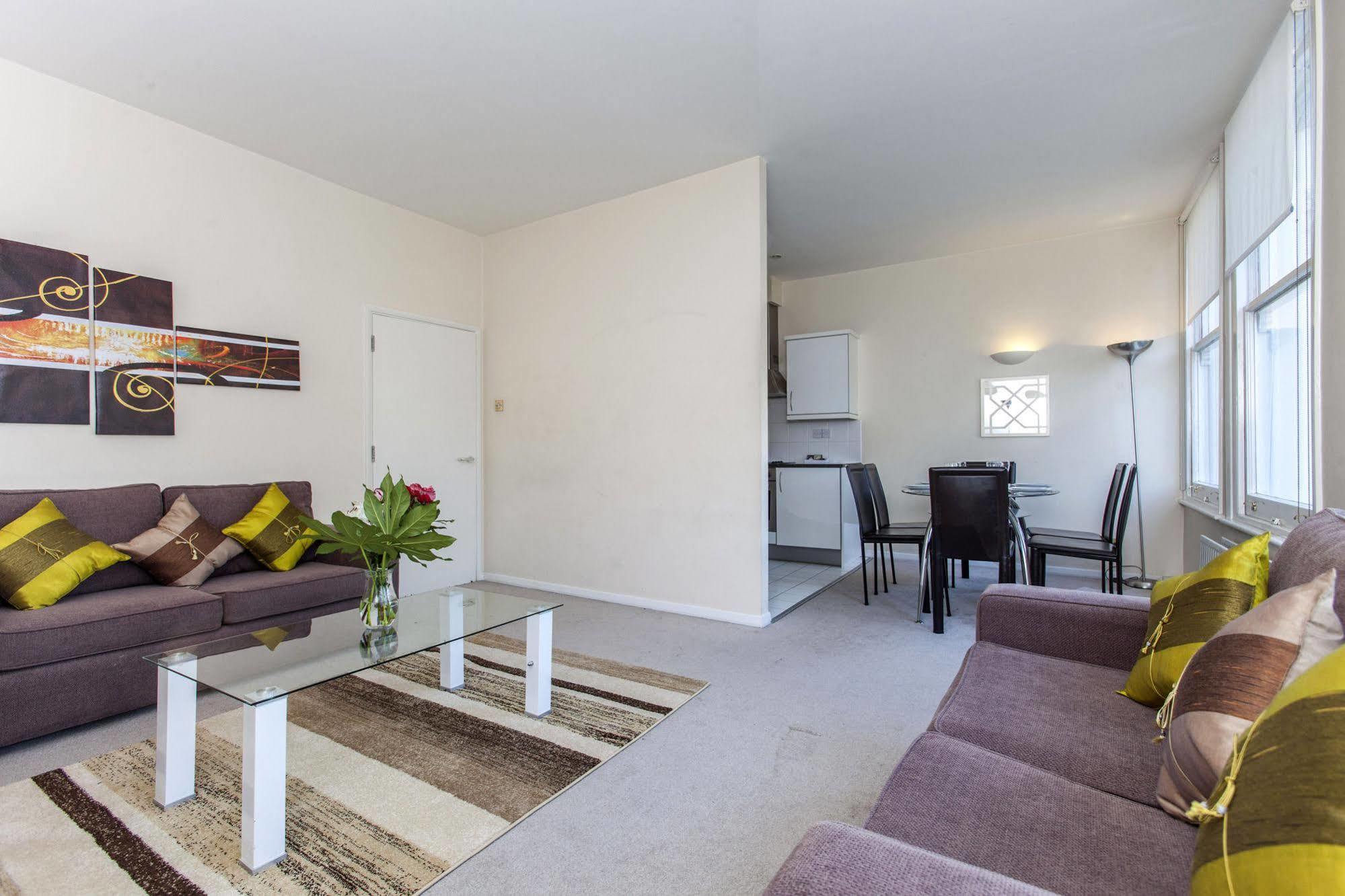 Club Living - Barbican Apartments Лондон Экстерьер фото