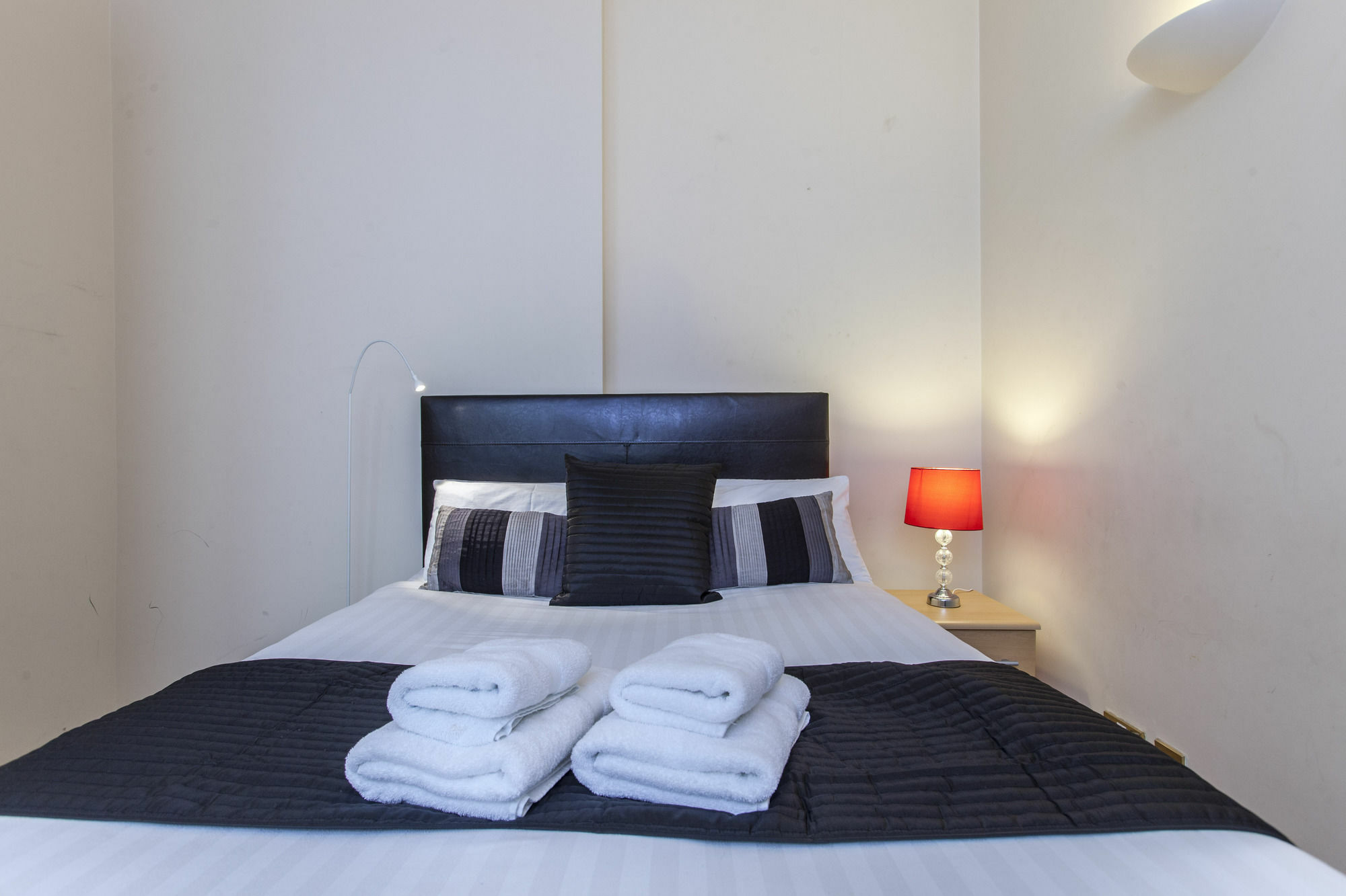 Club Living - Barbican Apartments Лондон Экстерьер фото