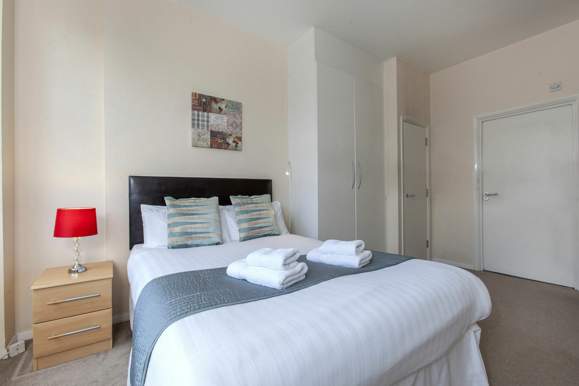 Club Living - Barbican Apartments Лондон Экстерьер фото